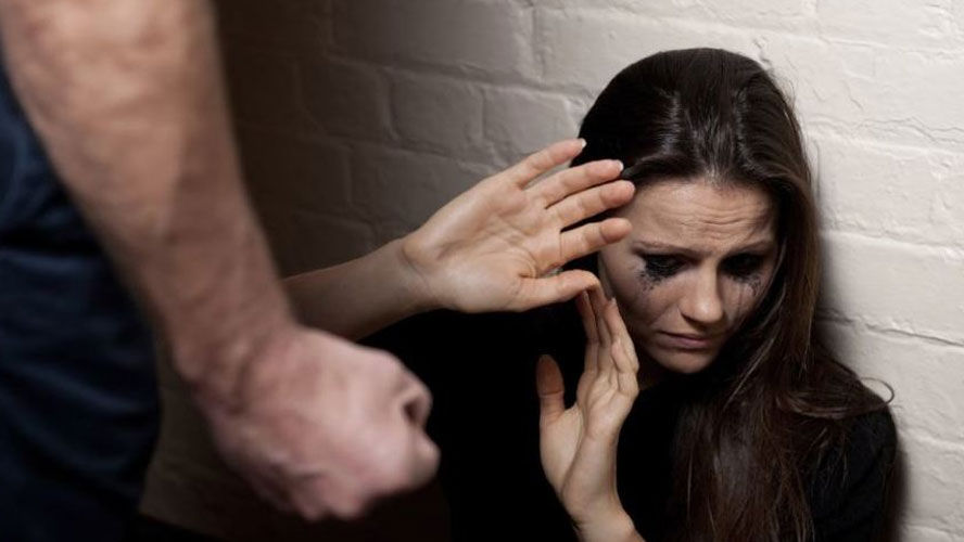 Mulher é espancada e estuprada pelo marido por mais de 12 horas