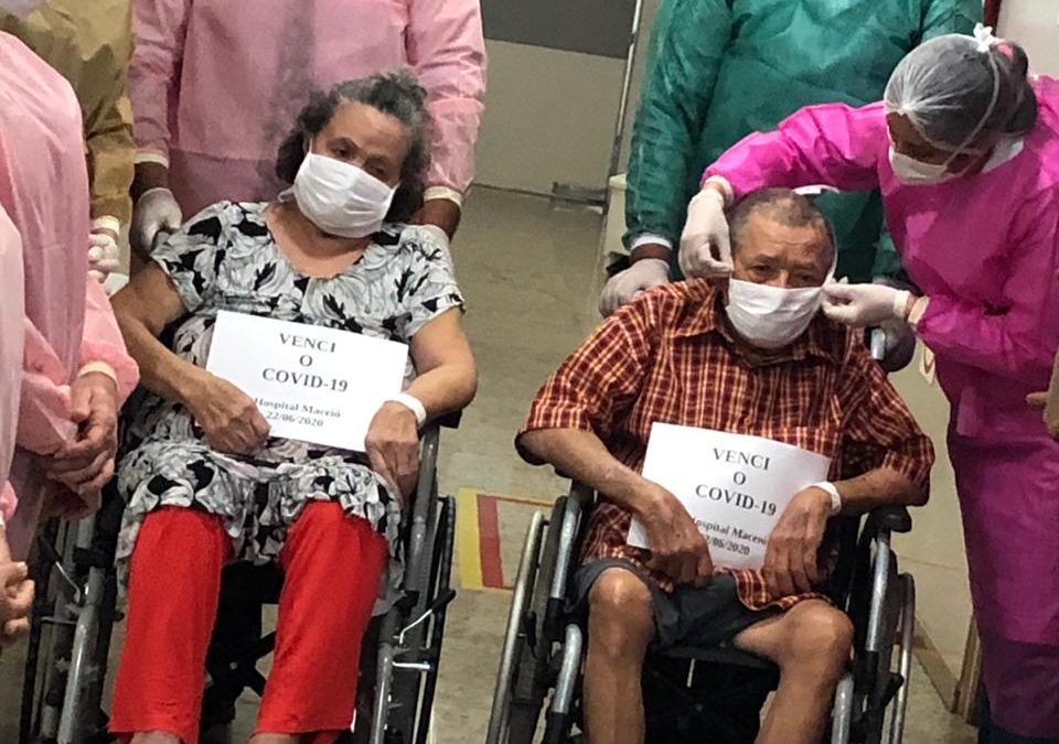 Música invade hospital e emociona pacientes que receberam alta em Maceió