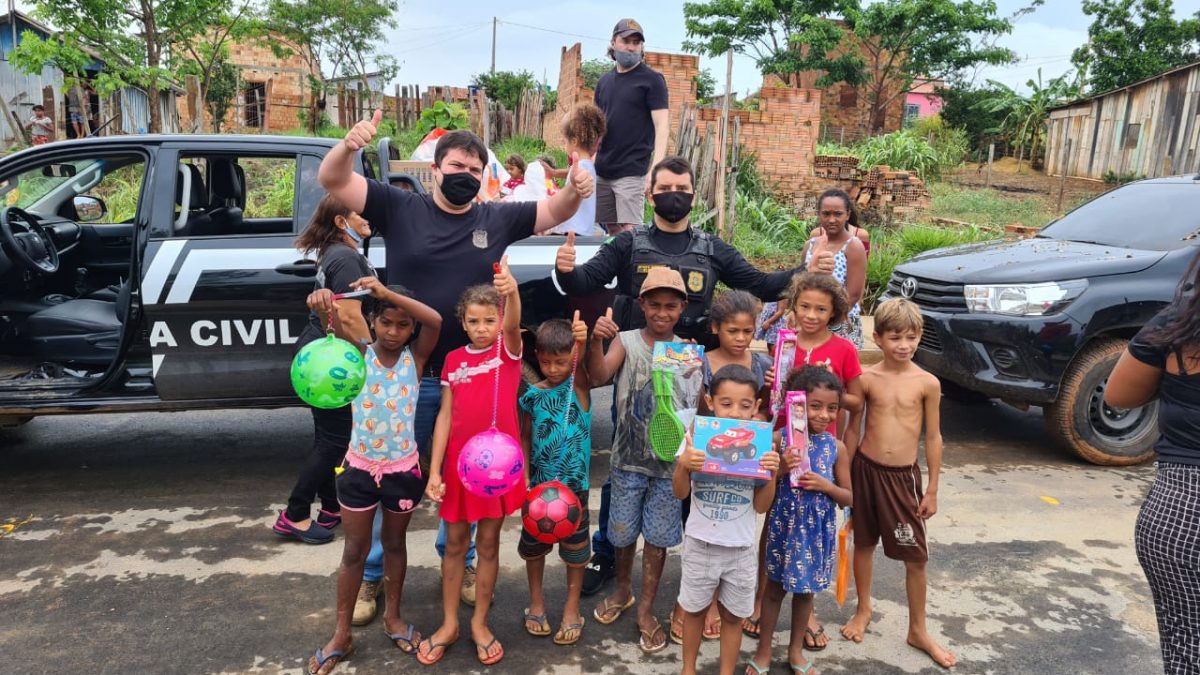 Parauapebas: Polícia Civil entrega brinquedos a crianças carentes