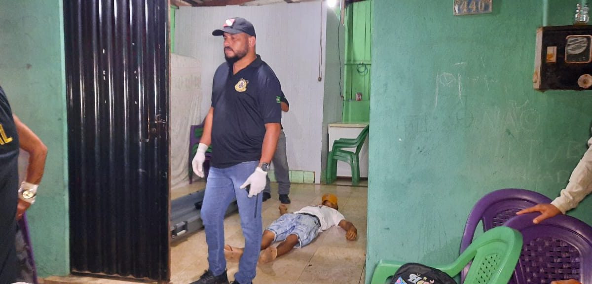 Pistoleiros assassinam homem em bar no bairro Guanabara