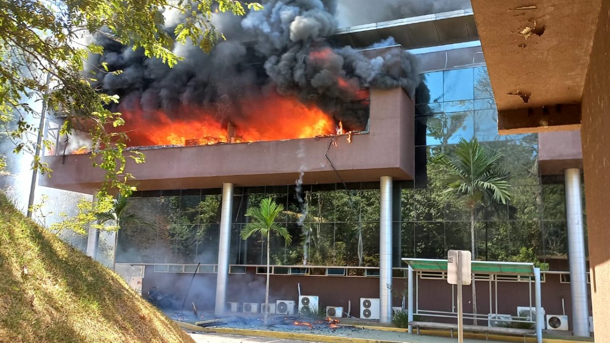 Incêndio na Prefeitura de Parauapebas abala estrutura e assusta funcionários