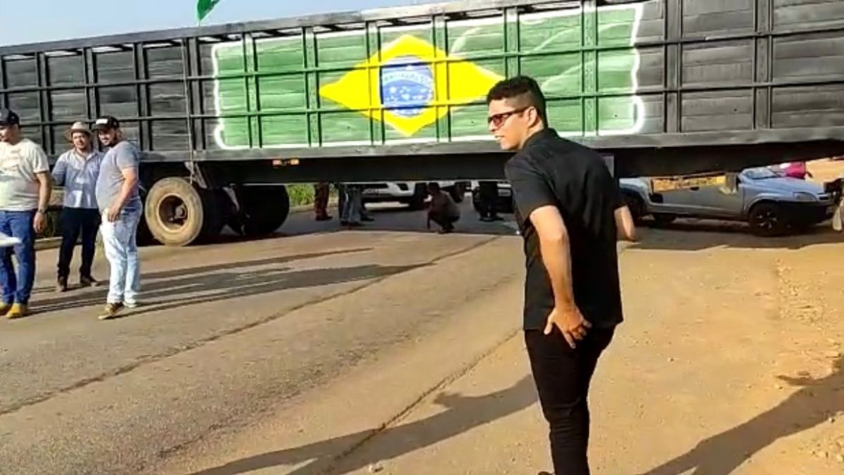 Bolsonaristas interditam PA-275 entre Parauapebas e Curionópolis