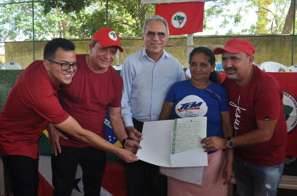 Vila Palmares II: 142 famílias recebem títulos de terras da reforma agrária